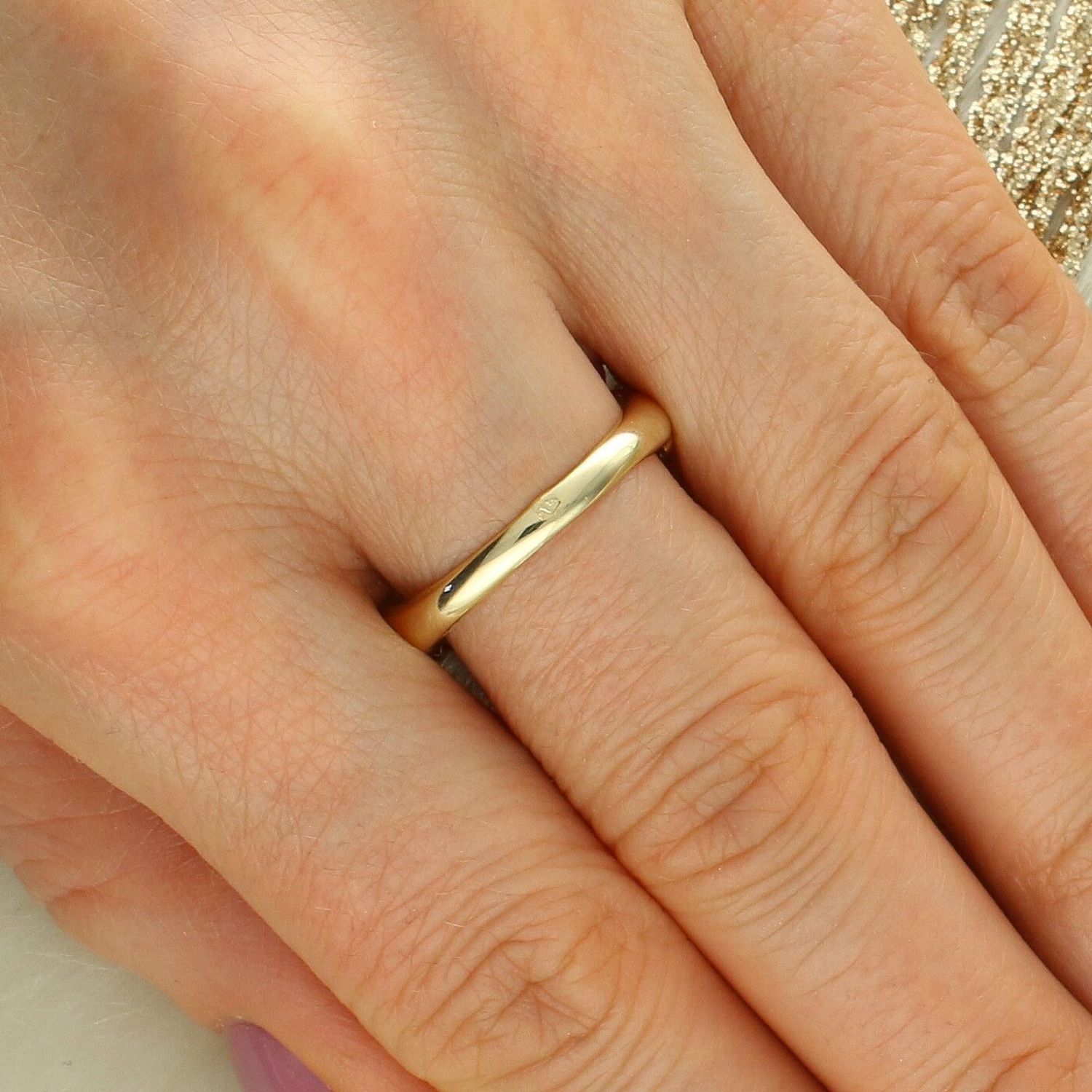 Elegancki złoty pierścionek skręcony obrączkowy damski bez kamieni. Kolekcja Trendy  Eternity – błyszcząca powierzchnia, modny wzór, idealny na prezent.1.jpg